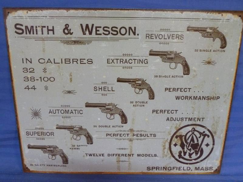 lot 52 image: Collectible Metal Sign