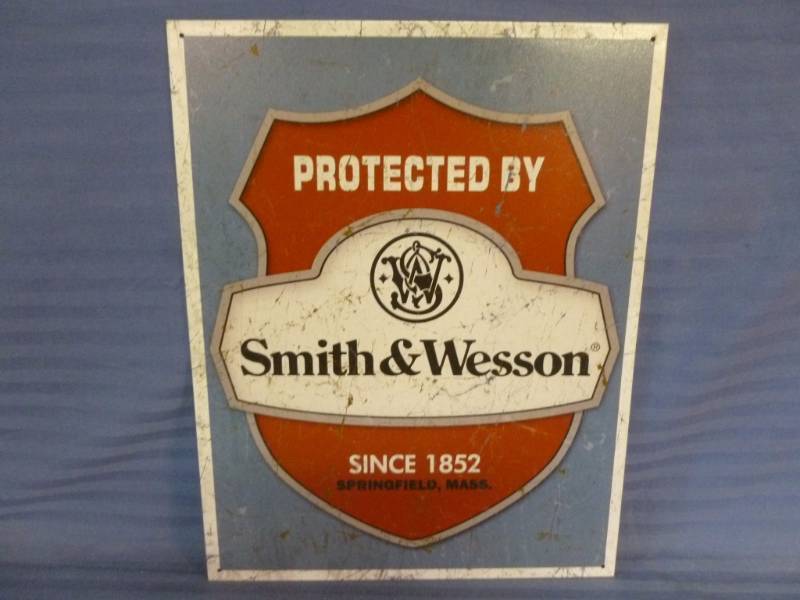 lot 53 image: Collectible Metal Sign