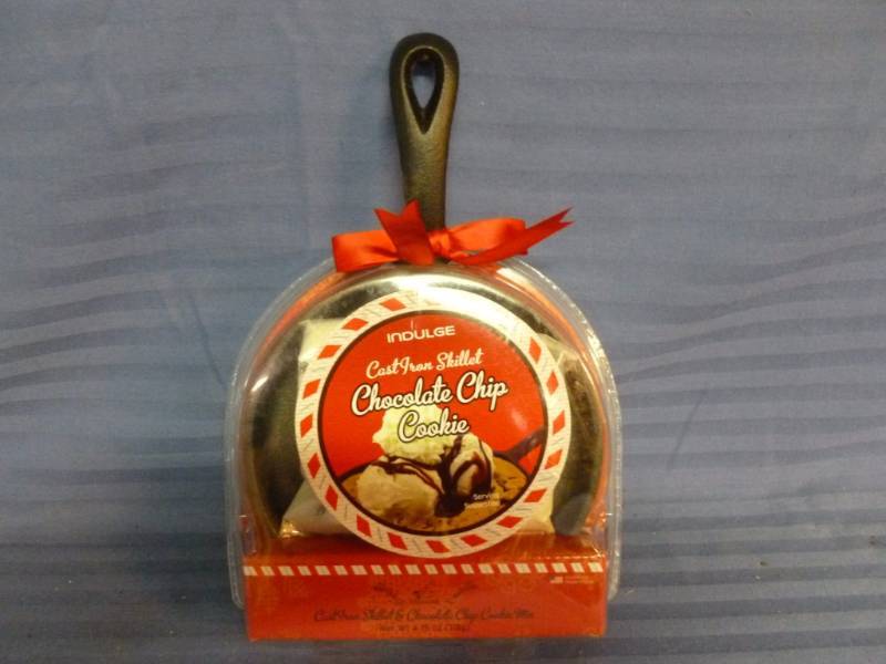 lot 65 image: Cast Iron Skillet