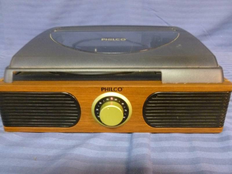 lot 73 image: Philco Record Player