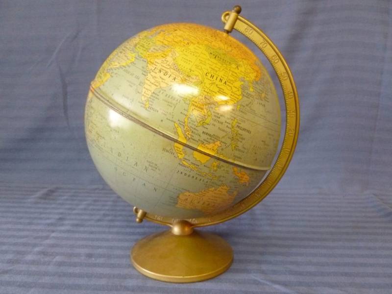 lot 78 image: Vintage Metal Globe