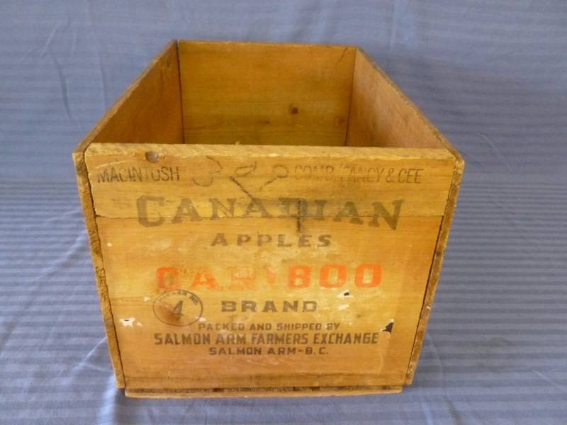 lot 89 image: Vintage Wooden Crate