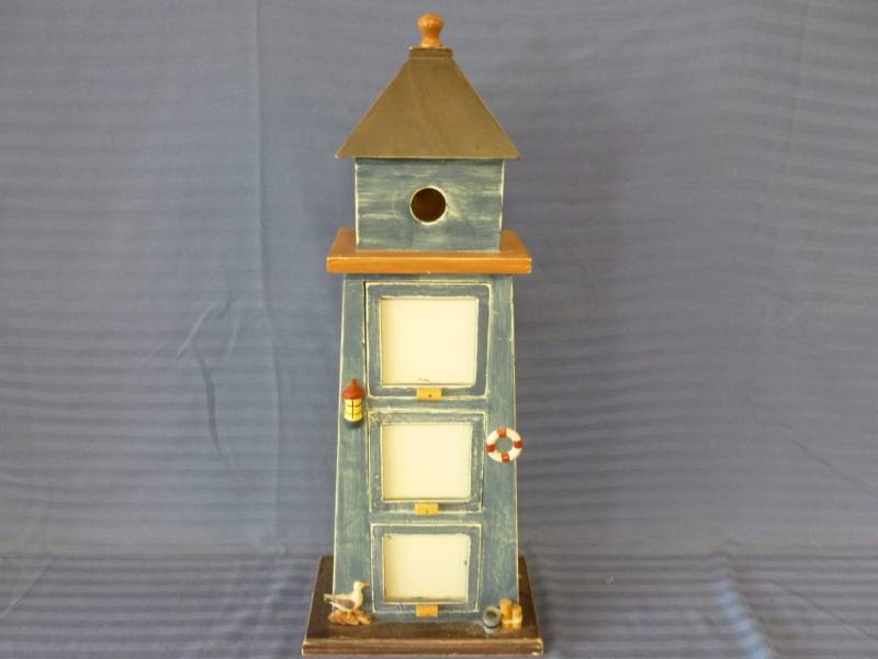 lot 92 image: Home Decorative