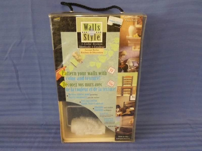 lot 95 image: Painting Kit