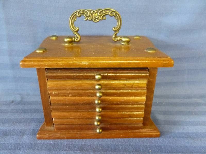 lot 96 image: Wooden Coaster Set