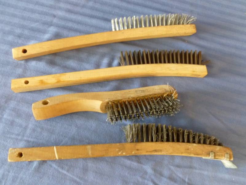 lot 99 image: Wire Brushes