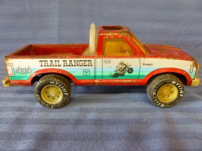 lot 103 image: Metal Truck