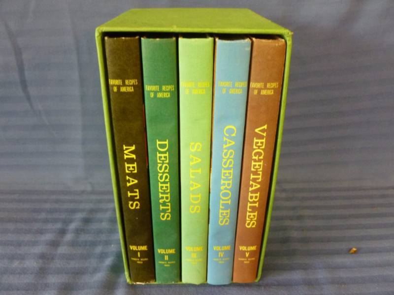 lot 106 image: Vintage Cookbook Set