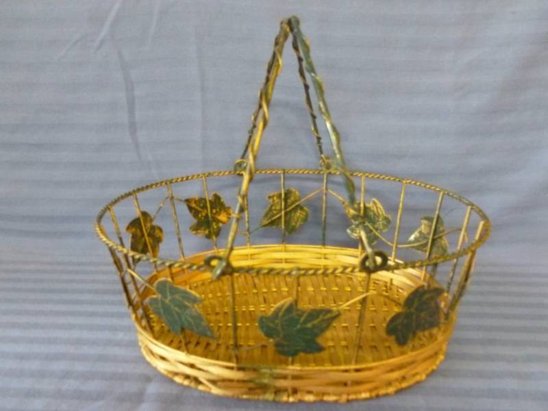 lot 117 image: Metal Basket