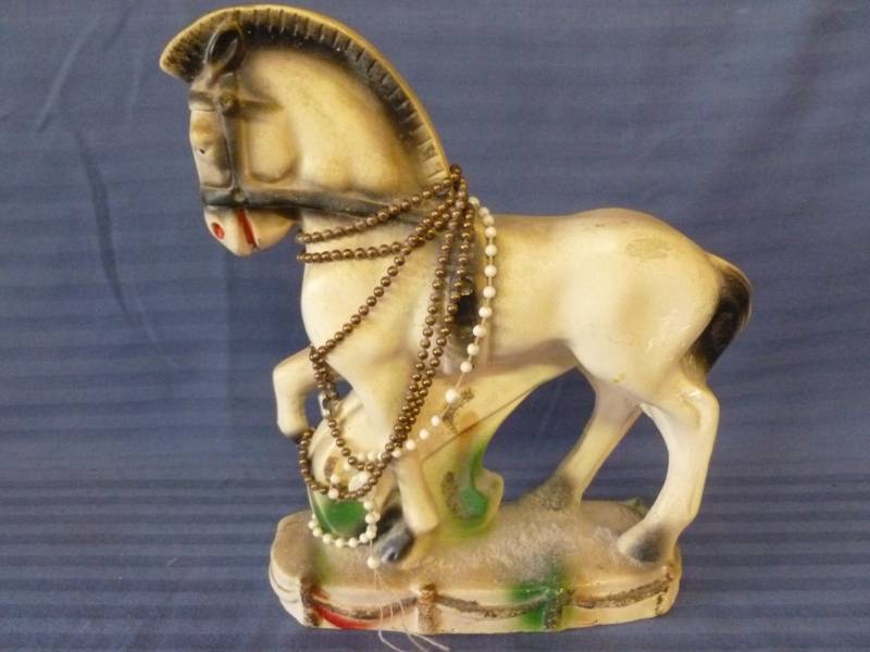lot 119 image: Vintage Chalkware Horse