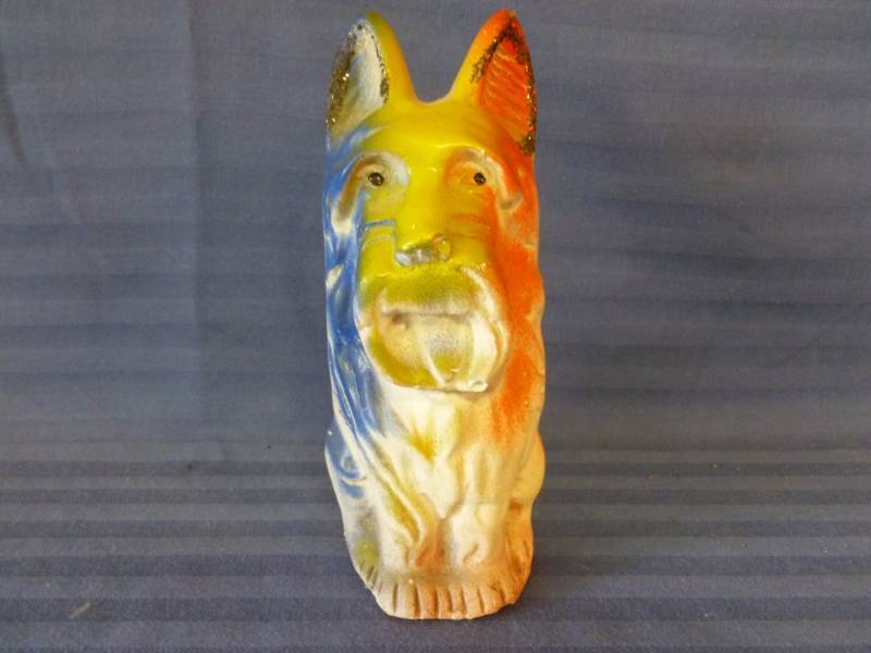 lot 121 image: Chalkware Dog