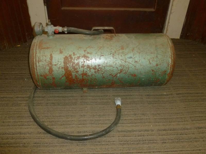 lot 157 image: Air Tank