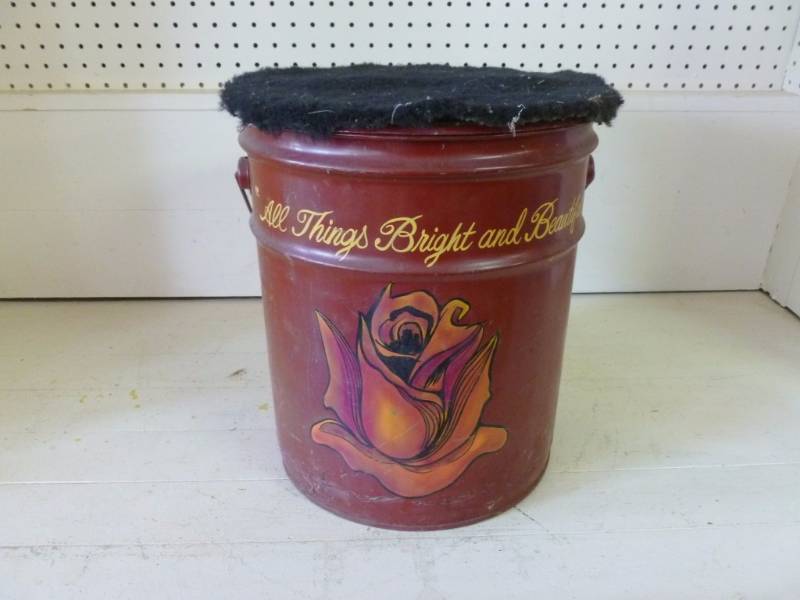 lot 173 image: Fishing Pail