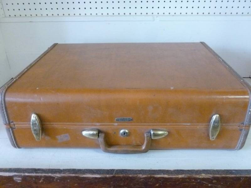 lot 175 image: Vintage Suitcase
