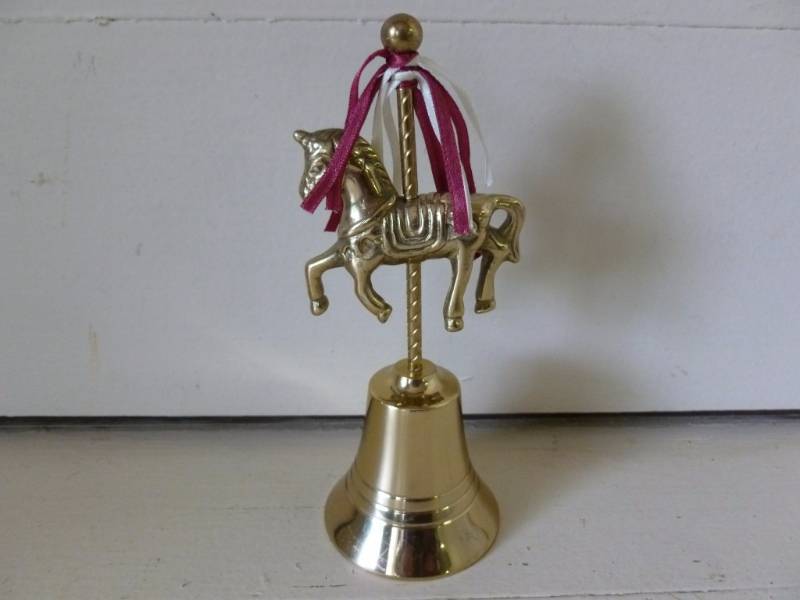 lot 185 image: Brass Dinner Bell