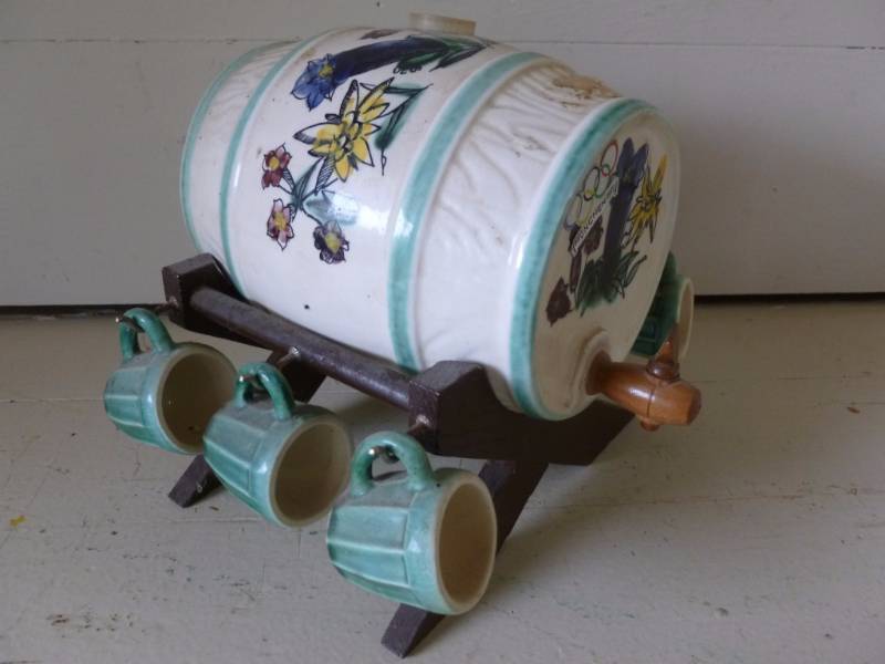 lot 186 image: Vintage Drink Set