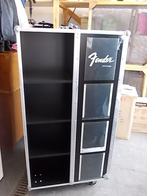 lot 4 image: Rolling CabinetT-Shirt Display