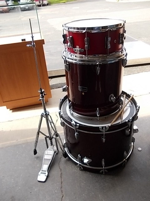 lot 6 image: Drums