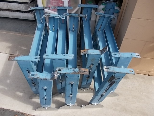 lot 15 image: Adjustable Uprights