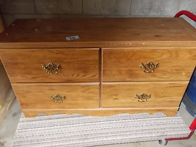 lot 19 image: Dresser TV Stand