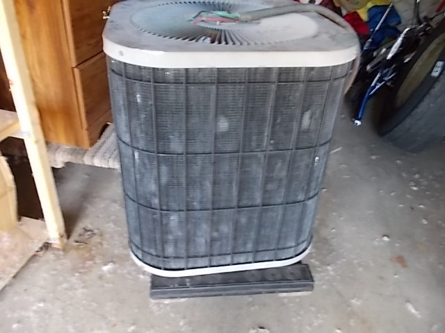 lot 31 image: Goodman AC Unit