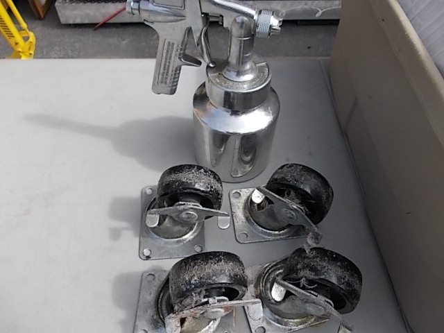 lot 33 image: Casters & Paint Gun