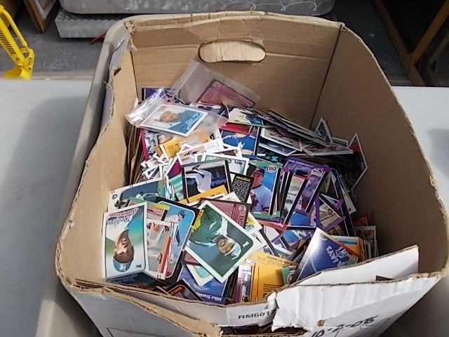 lot 34 image: Baseball Cards