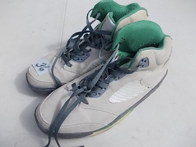 lot 36 image: Nike Sneakers