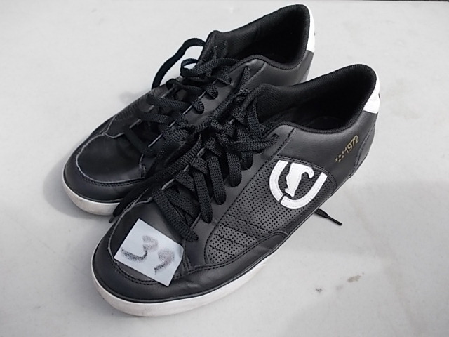 lot 39 image: Ecko Sneakers