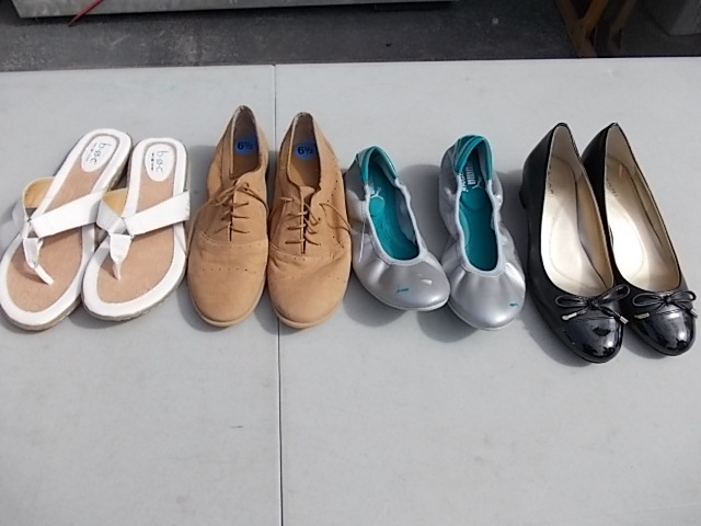 lot 40 image: 4-Pair Mis-Matched Sizes Womens Shoes