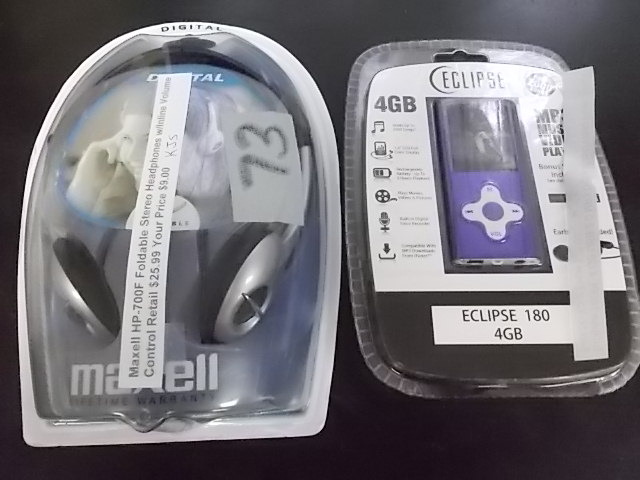 lot 73 image: Stereo Headphones & MP3 MusicVideo Player