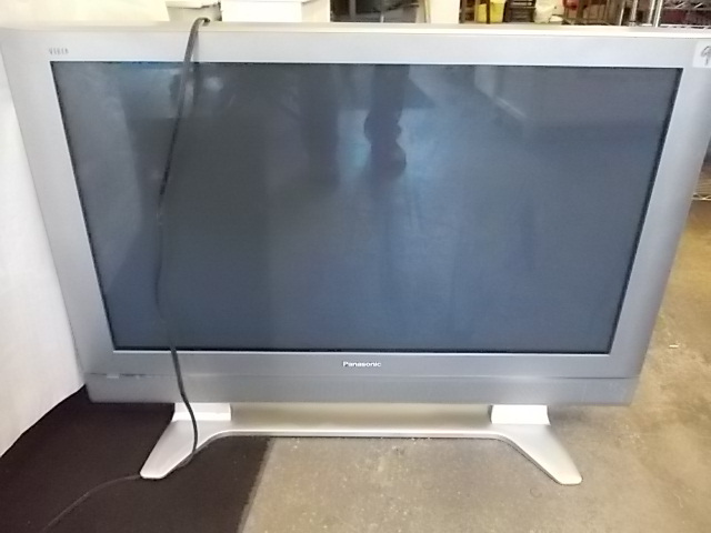 lot 91 image: Panasonic 42 Flat Screen TV
