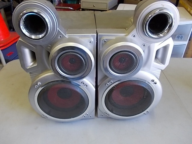 lot 97 image: Pair Of No Name Speakers