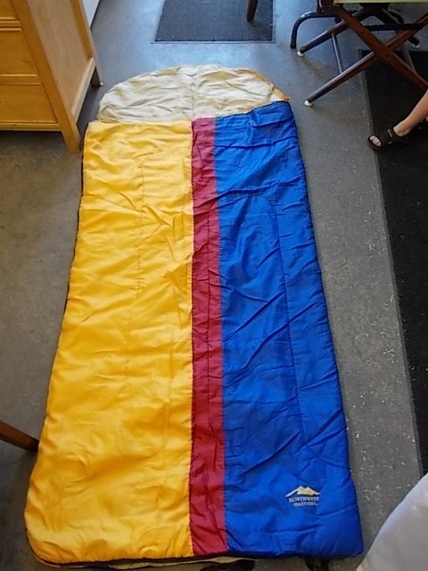 lot 104 image: Nothwest Territory Sleeping Bag