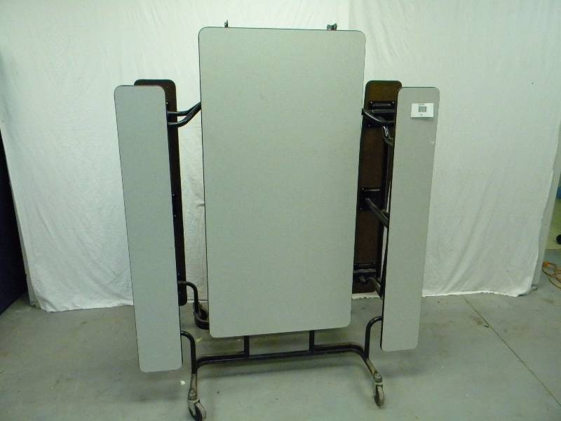 lot 44 image: Uniframe Folding Cafeteria Table