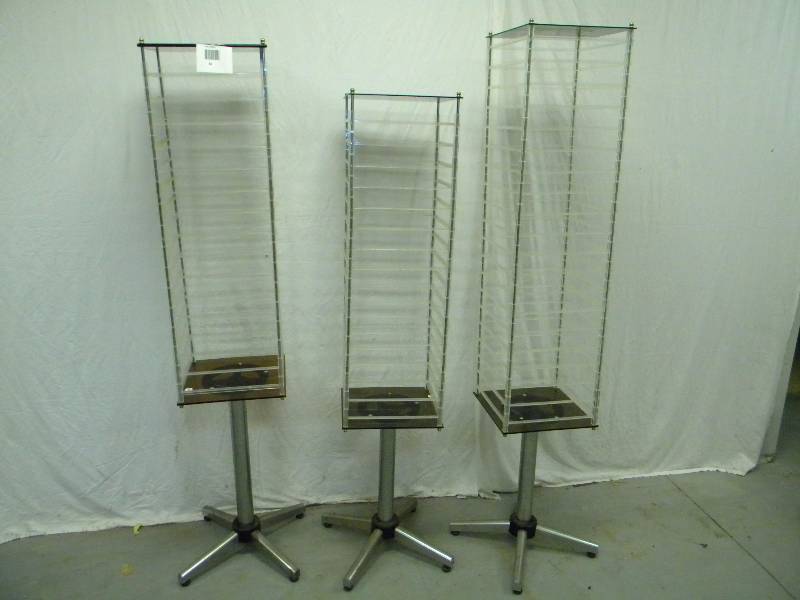 lot 56 image: Jewelry Racks