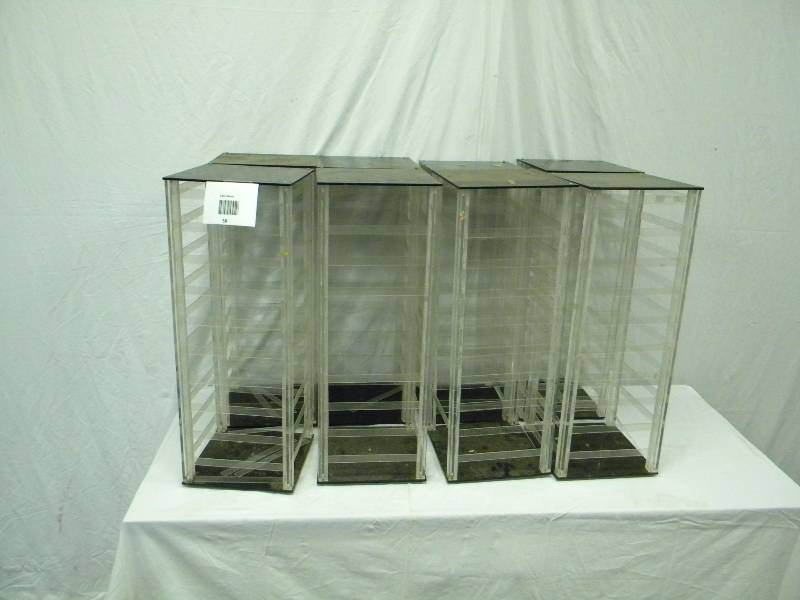 lot 58 image: 8 - Countertop Jewelry Stands