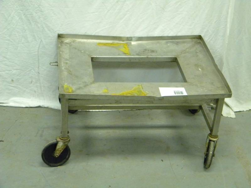 lot 89 image: Metal Rolling Cart