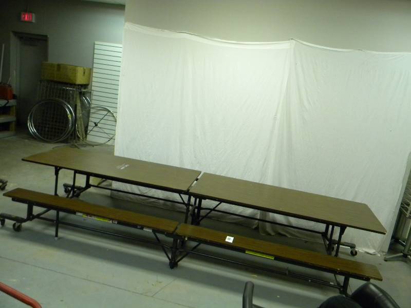 lot 108 image: Double Guard Cafeteria Table