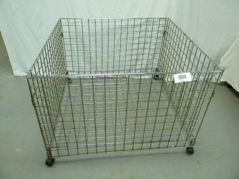 lot 124 image: Rolling Grid Panel Dump Bin