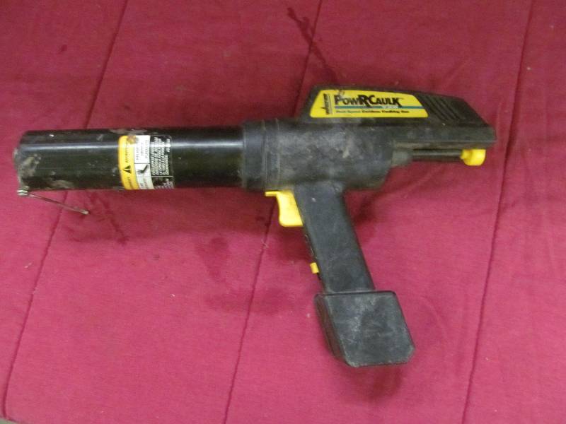 Caulking gun