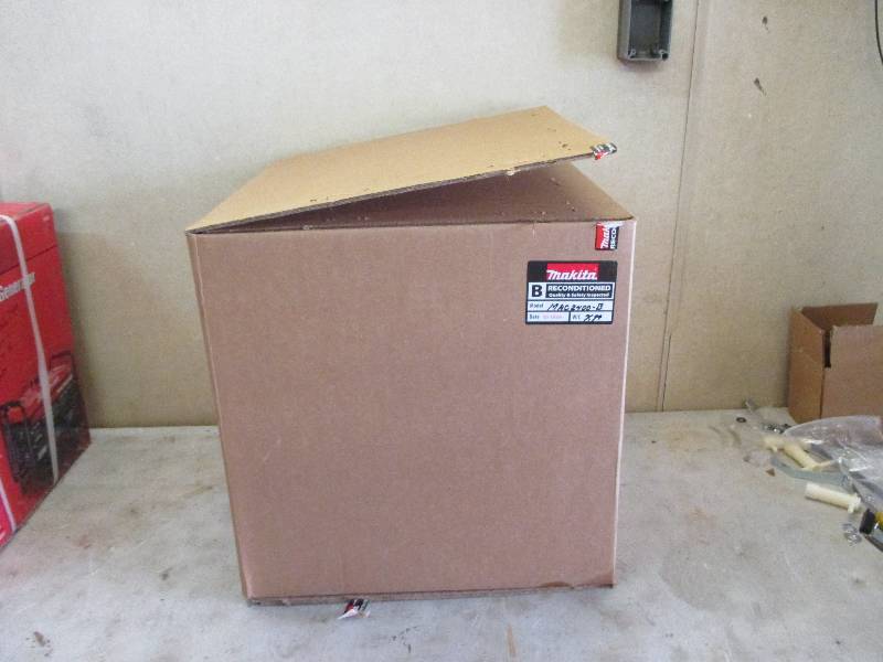 lot 3 image: Makia Air Compressor MAC2400-B