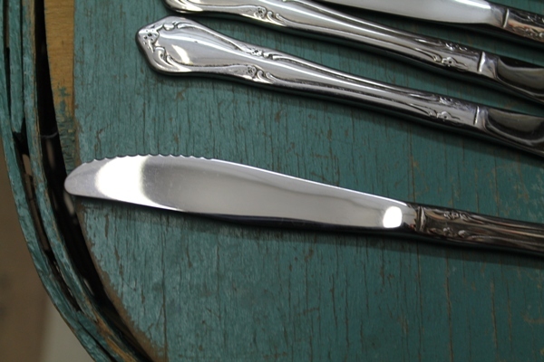 dinner knives