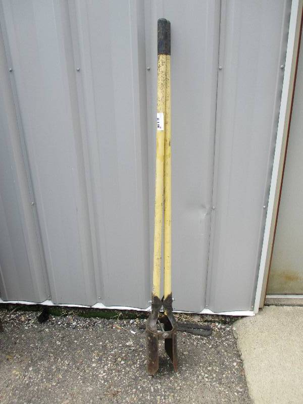 Post hole digger