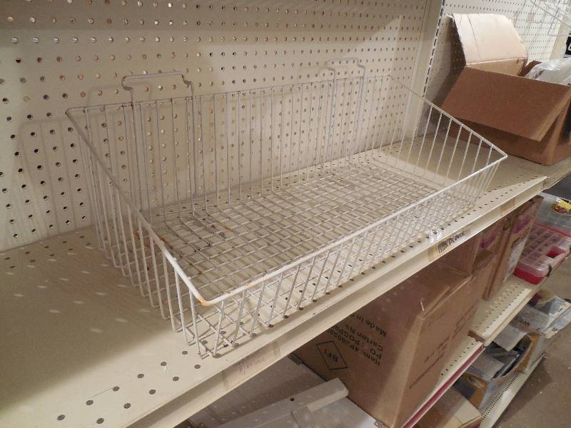 8 Slatwall 28 Wire Baskets - White