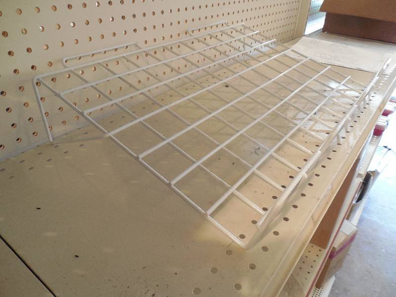 8 Slatwall Slanted Wire Shleves - White