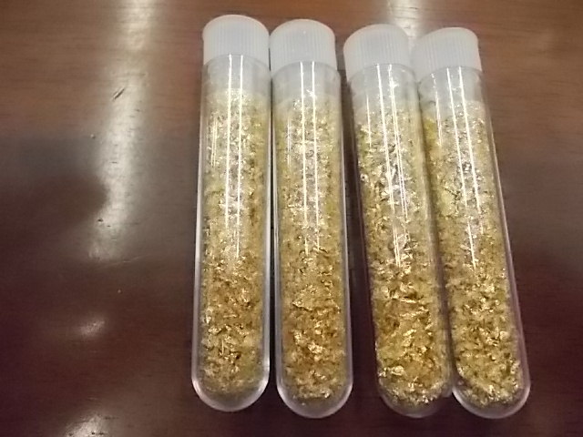 4 Vials Of Gold Flake No Guarantee Of Quality Or Quantity
