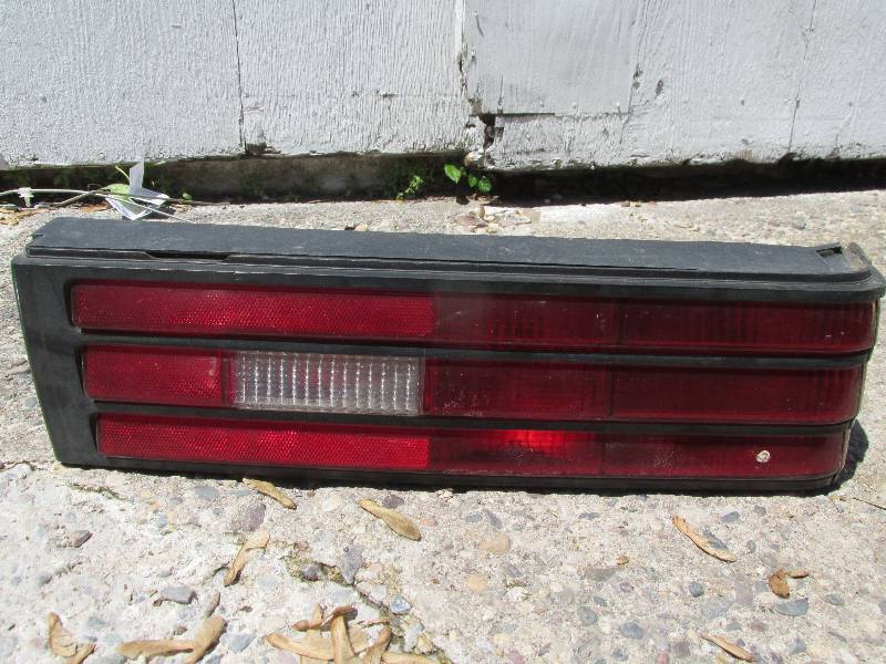 Tail light, Ford SAE (2) AIP2RST 86...