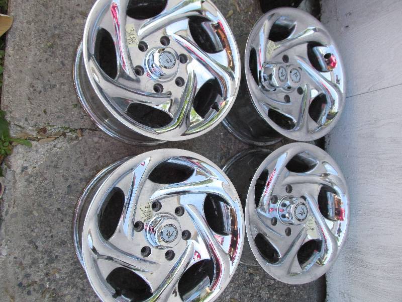 Set of 4 American Racing Rims with ...