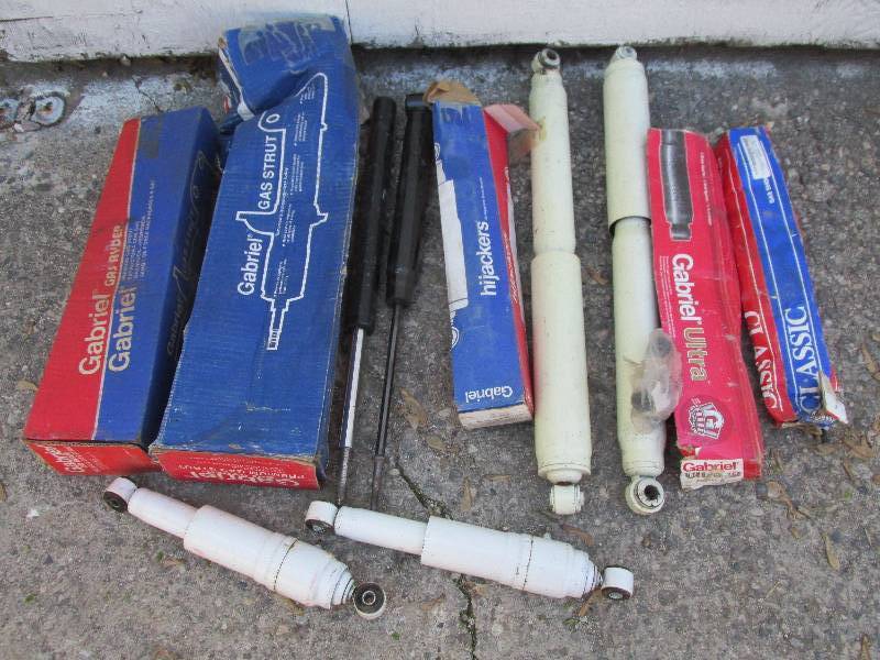 Lot of 11 struts...